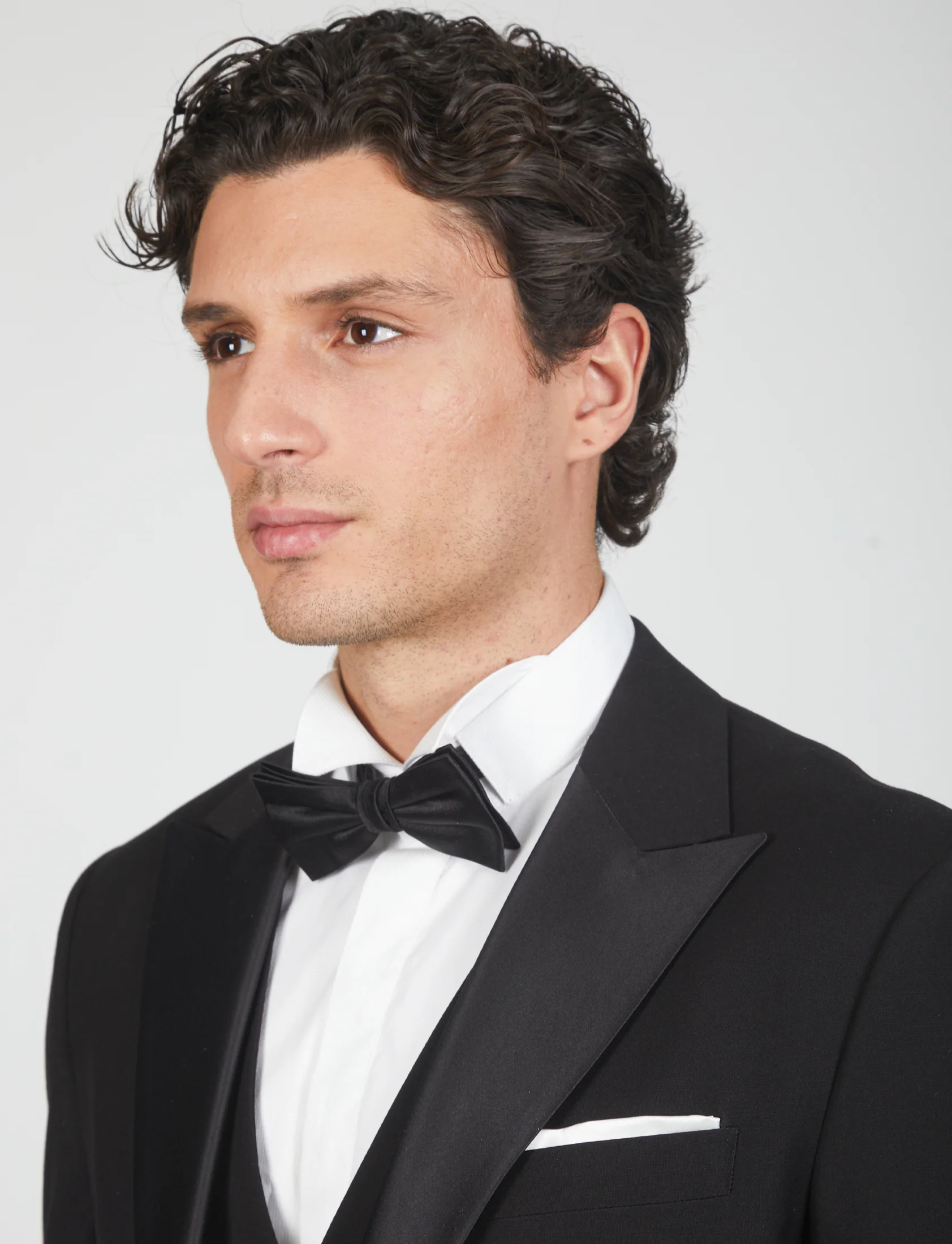 Abito smoking con revers a lancia in raso - Image 3