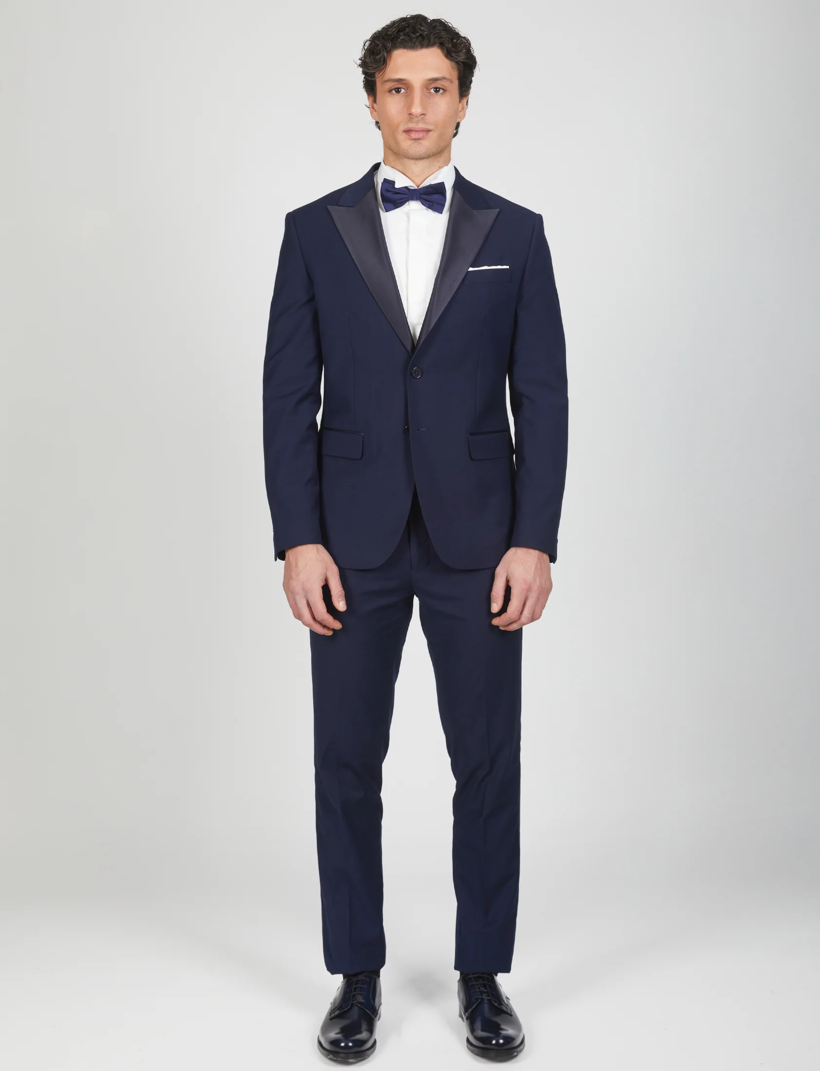 Abito smoking con revers a lancia in raso - Image 6