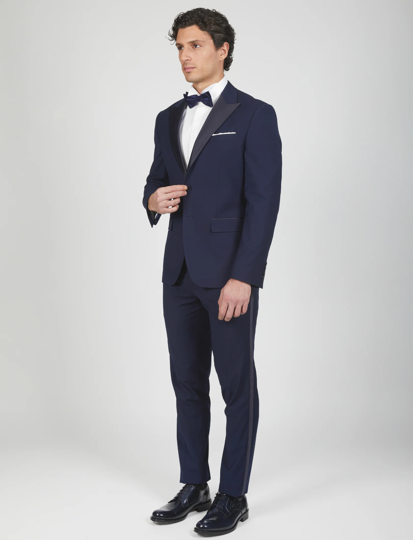 Abito smoking con revers a lancia in raso - Image 7