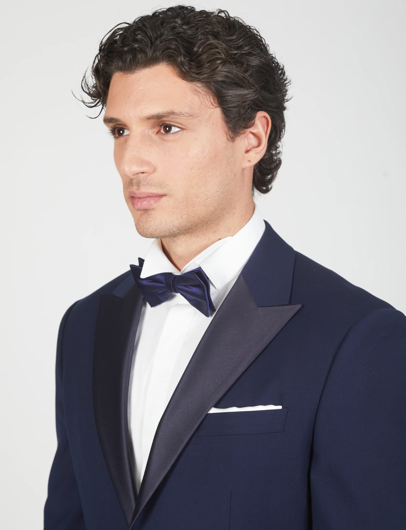 Abito smoking con revers a lancia in raso - Image 8