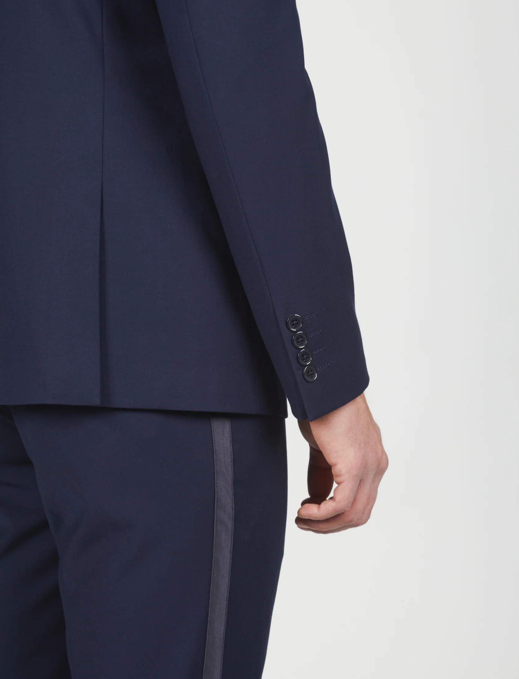 Abito smoking con revers a lancia in raso - Image 9