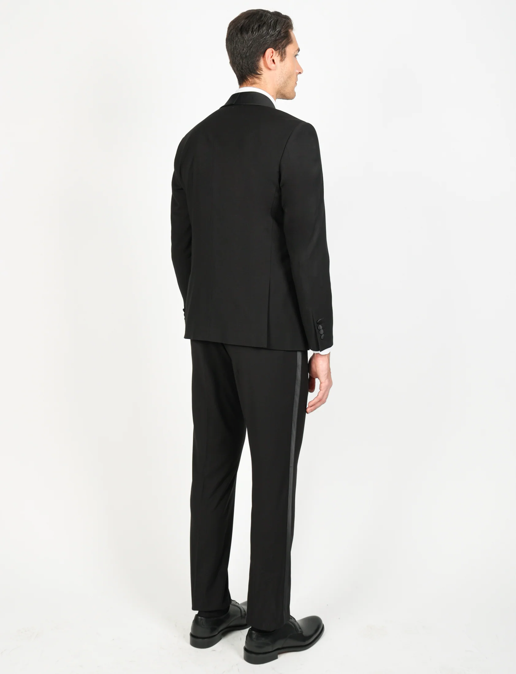 Abito smoking con collo sciallato in raso - Image 11