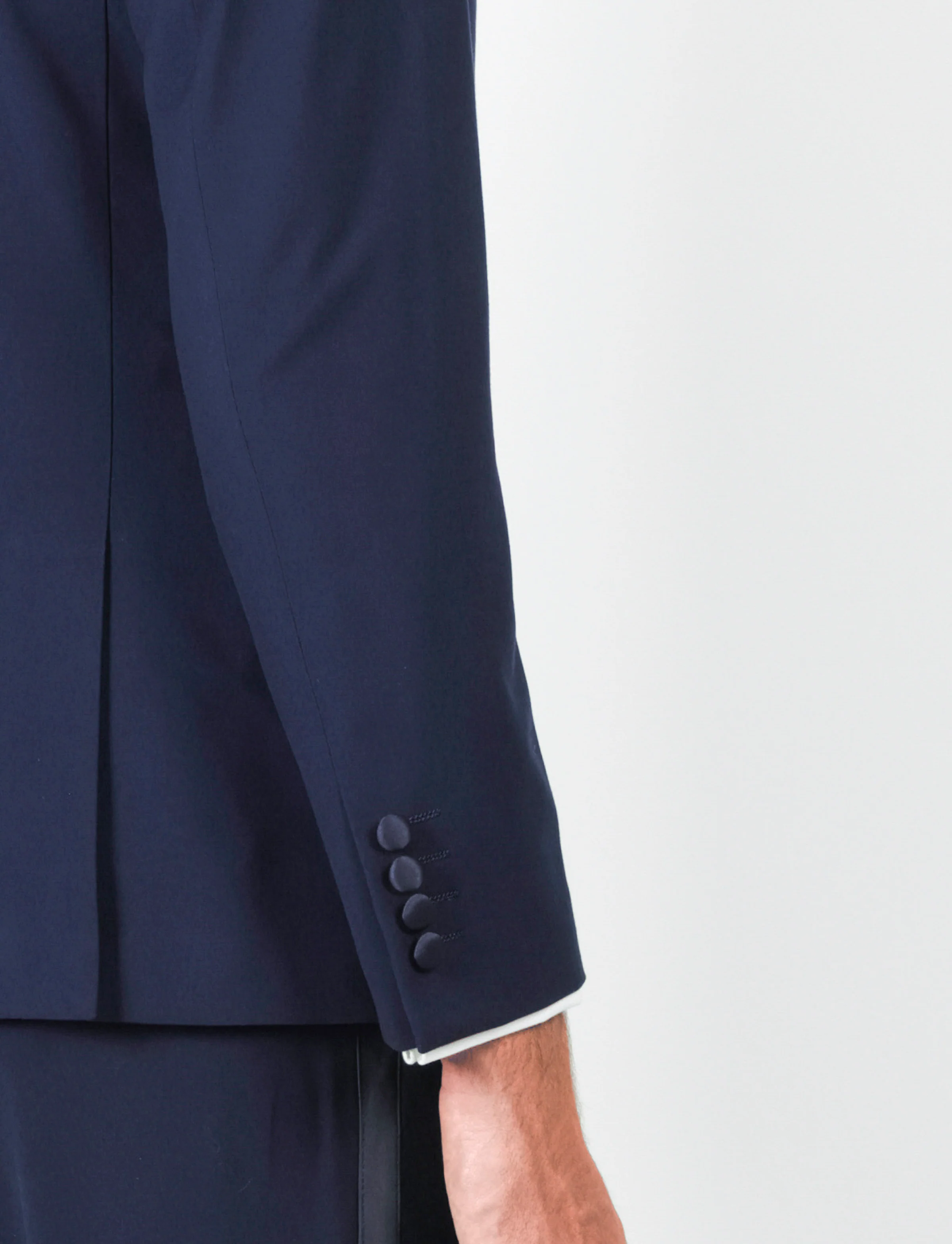 Abito smoking con collo sciallato in raso - Image 4