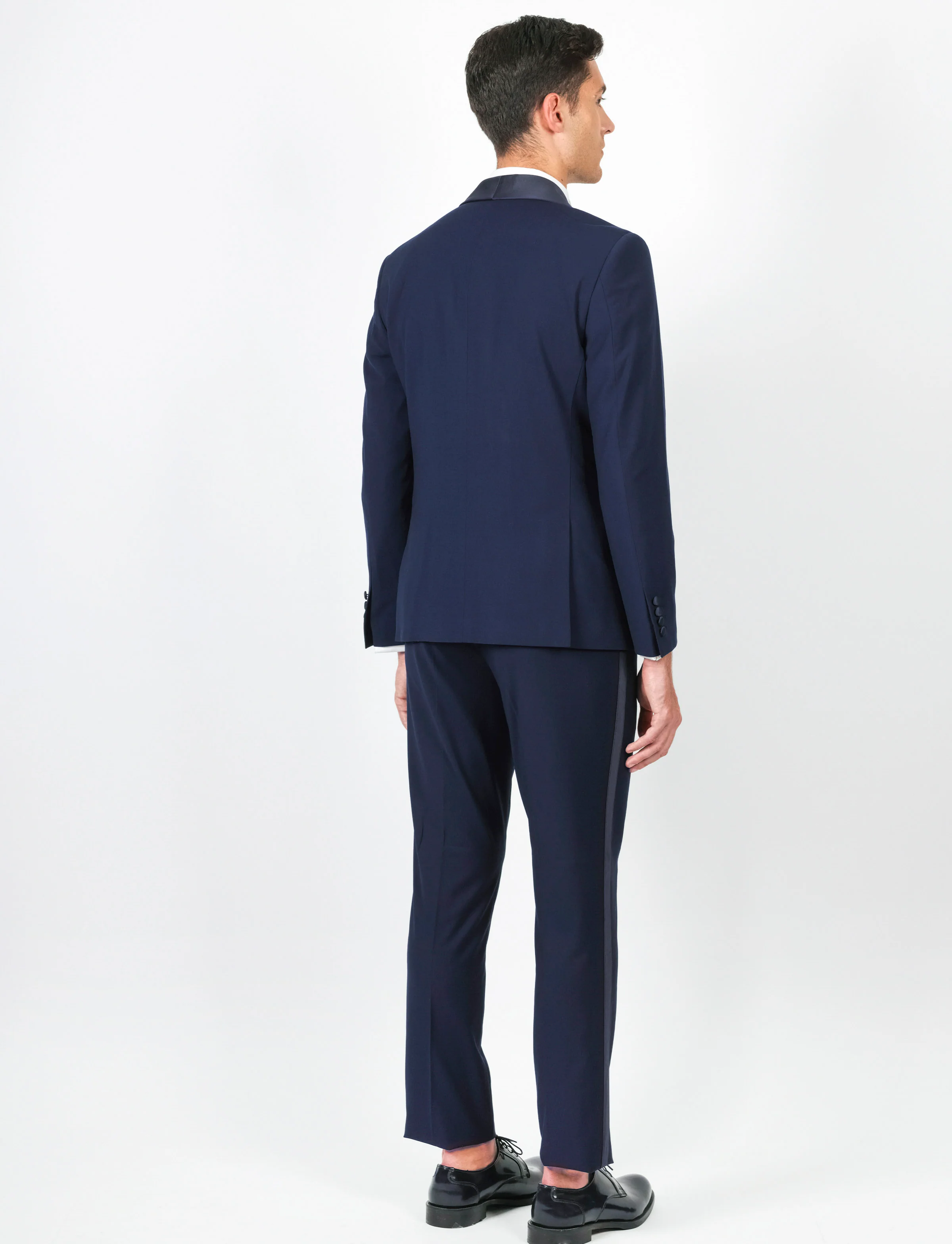 Abito smoking con collo sciallato in raso - Image 6