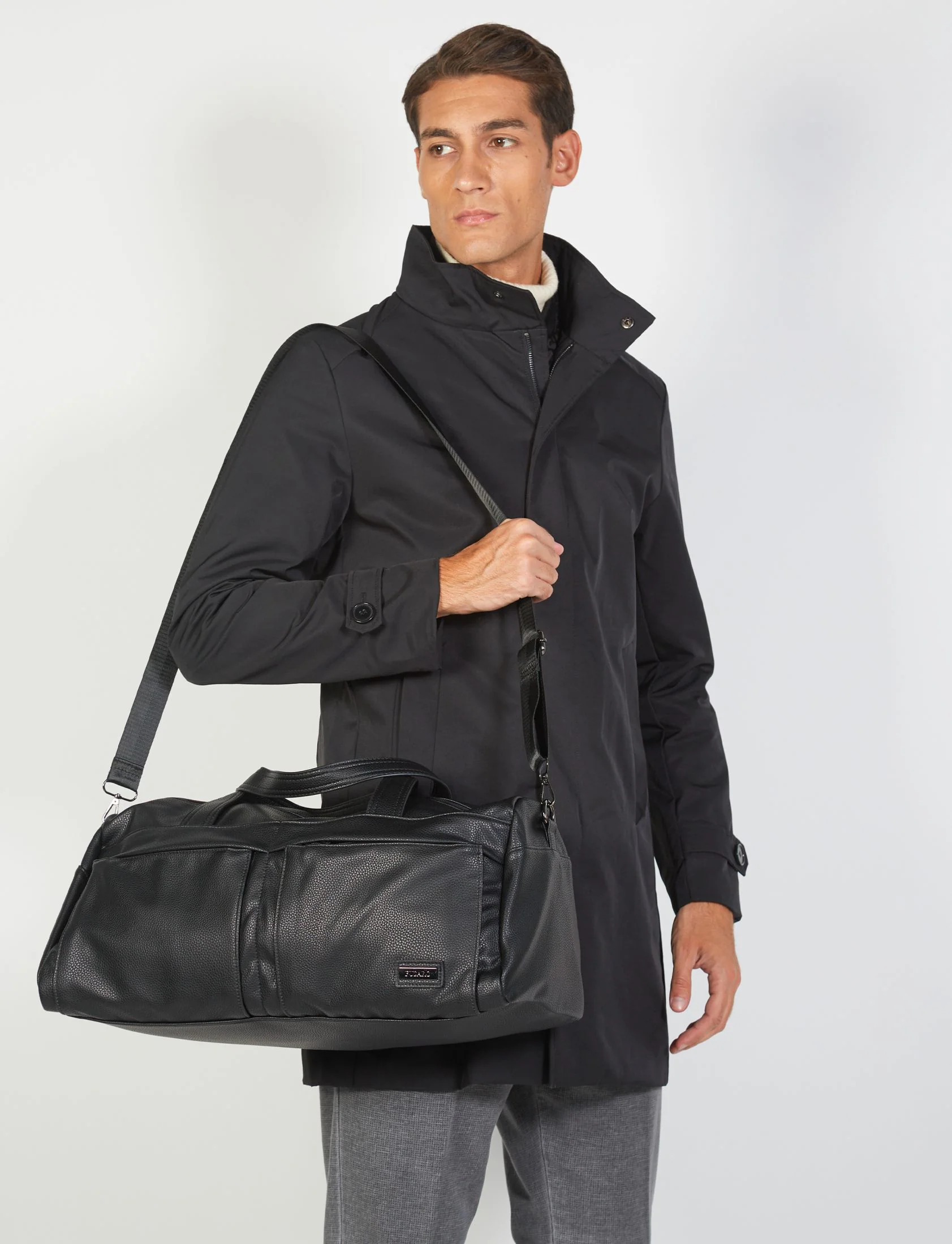 Borsone in eco-pelle con tracolla regolabile - Image 10