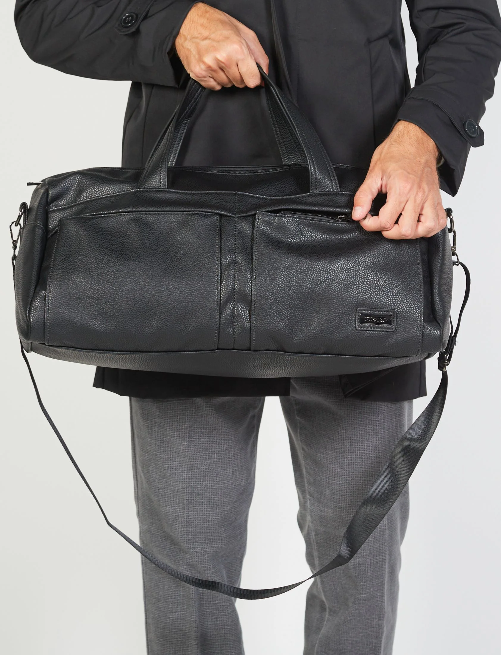 Borsone in eco-pelle con tracolla regolabile - Image 11