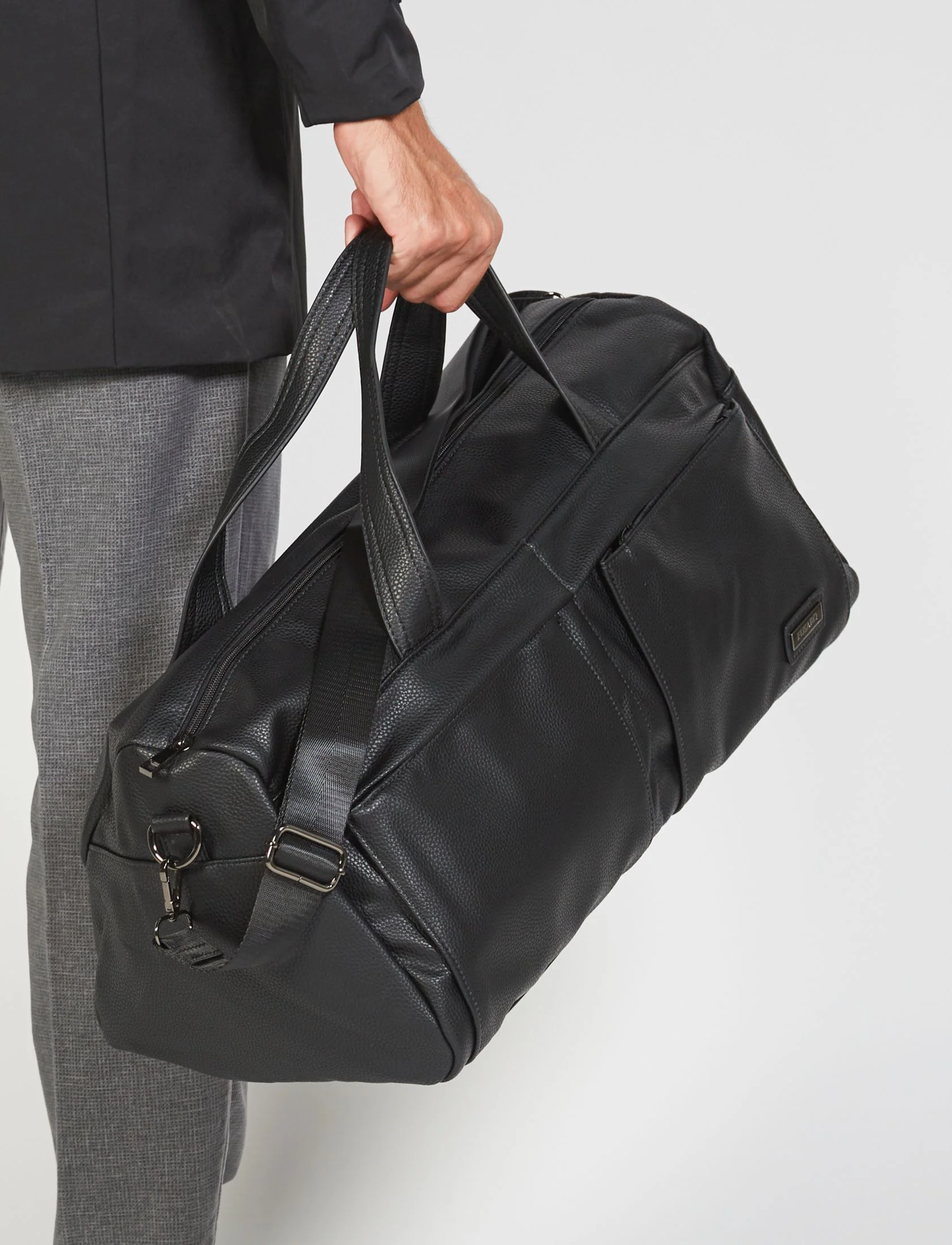 Borsone in eco-pelle con tracolla regolabile - Image 13