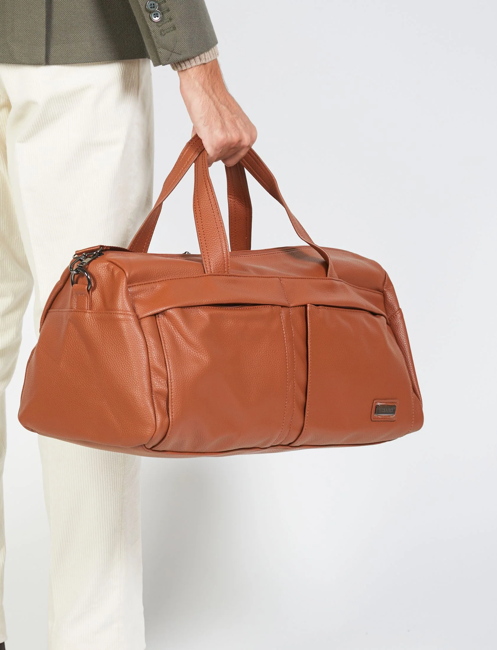 Borsone in eco-pelle con tracolla regolabile - Image 17