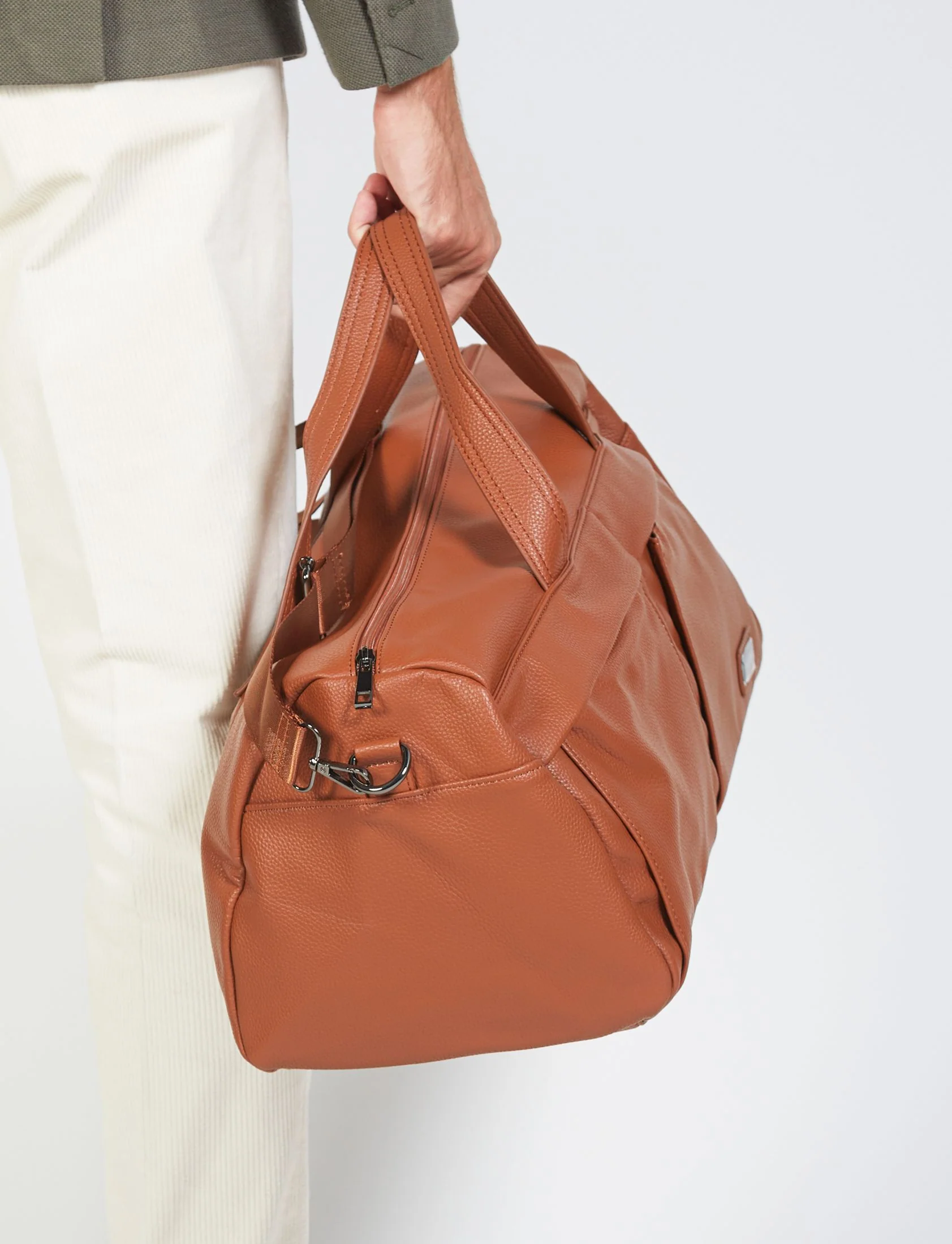 Borsone in eco-pelle con tracolla regolabile - Image 18