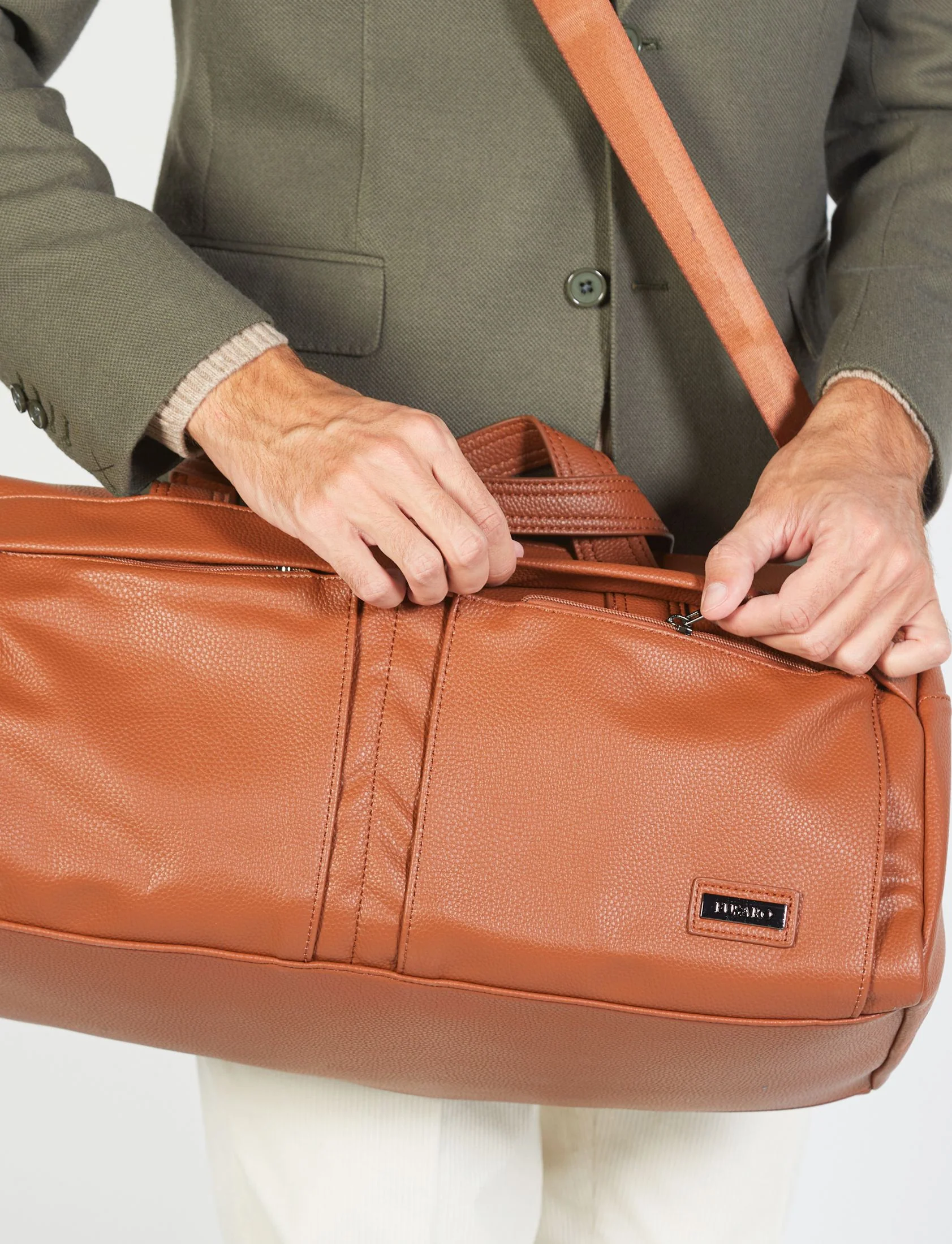 Borsone in eco-pelle con tracolla regolabile - Image 19