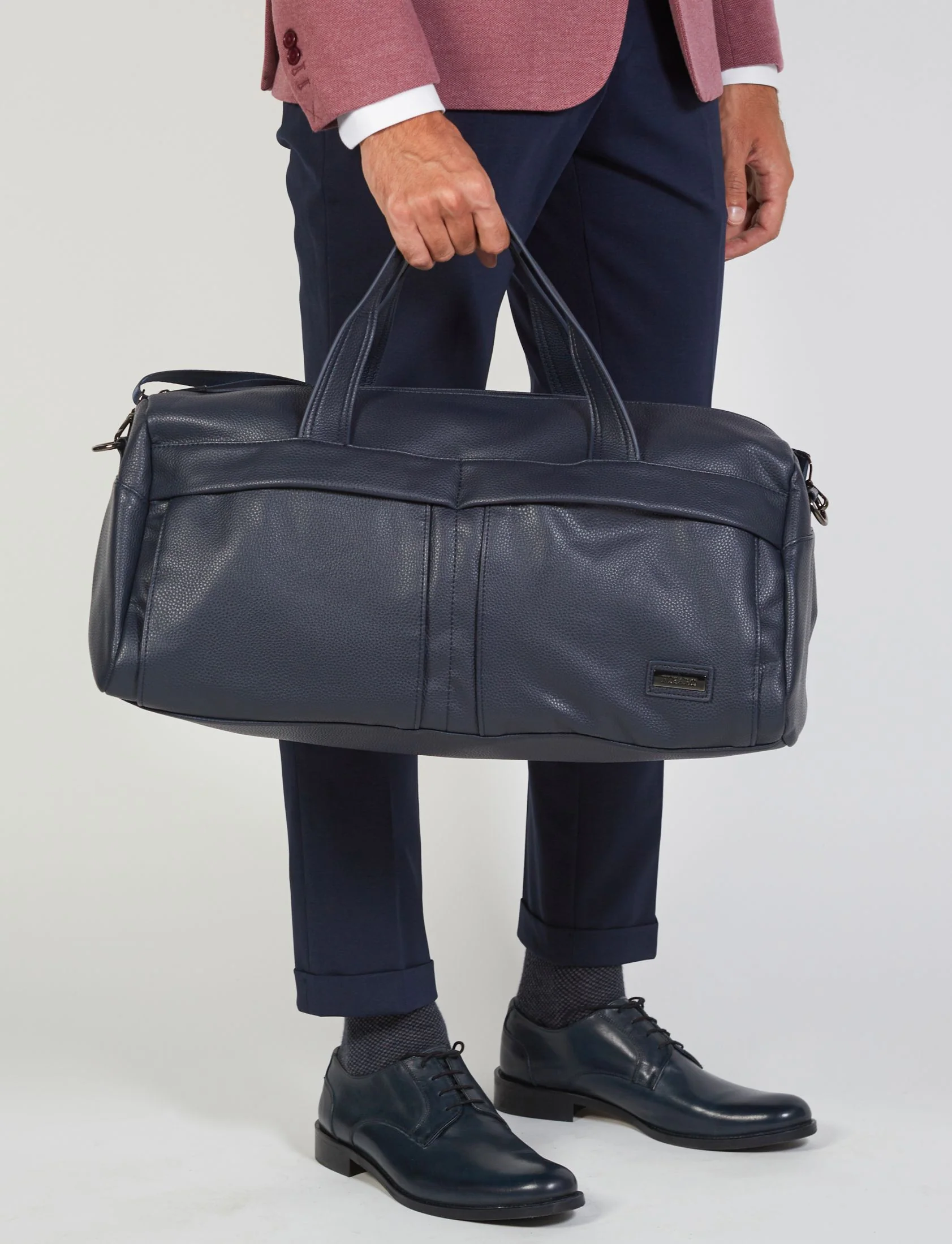 Borsone in eco-pelle con tracolla regolabile - Image 7