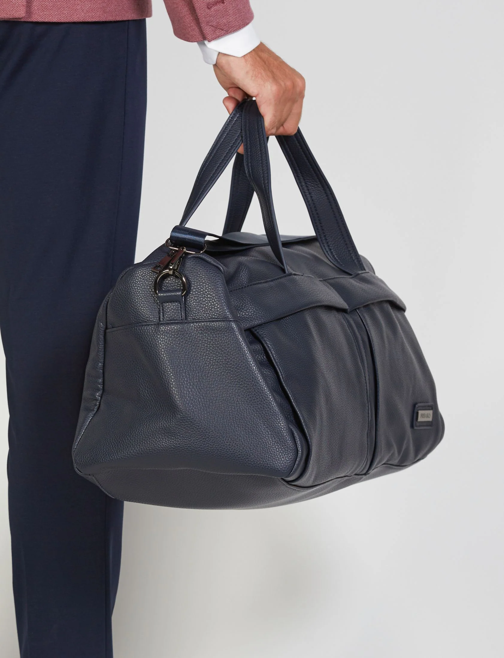 Borsone in eco-pelle con tracolla regolabile - Image 8