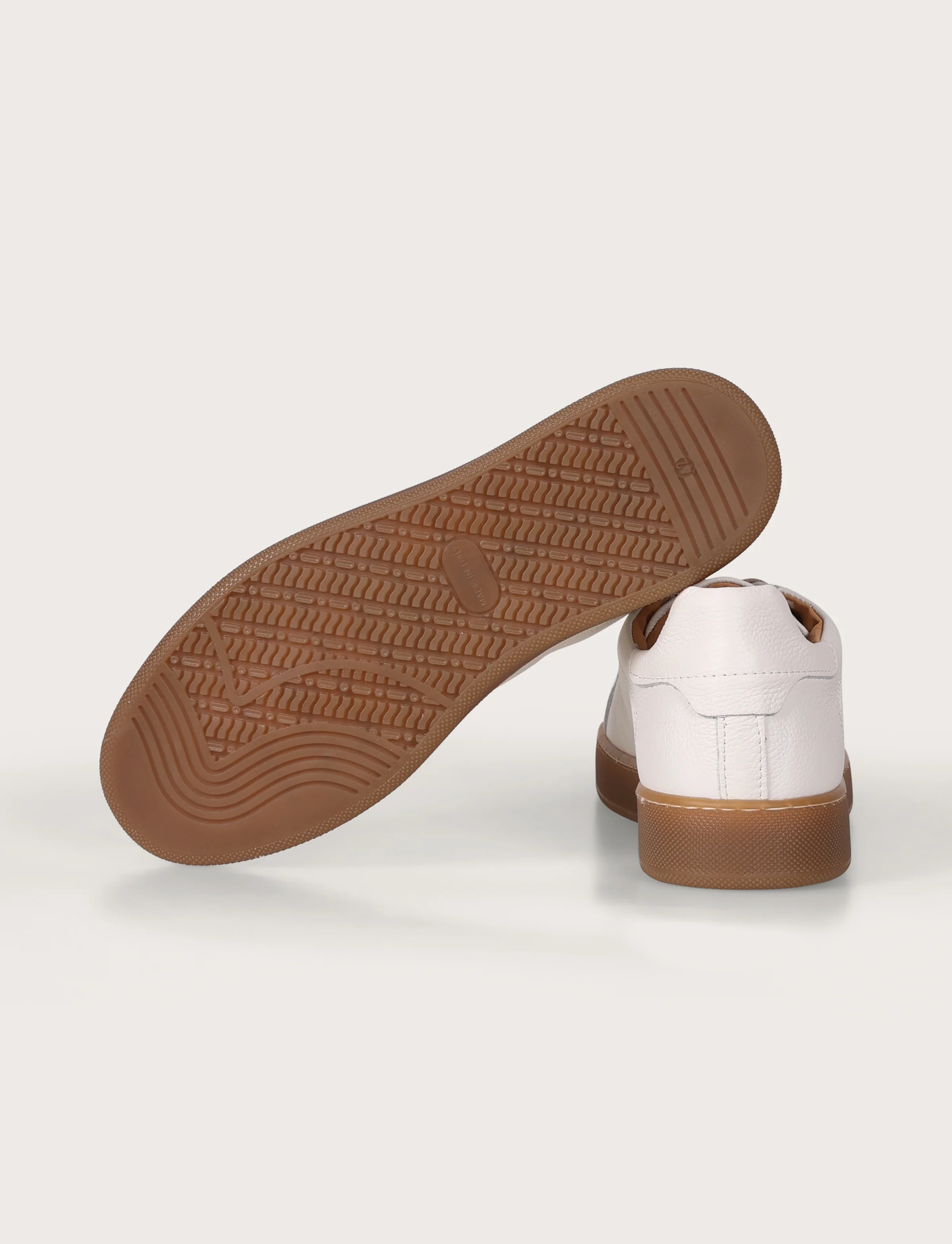 Sneakers in pelle bottalata con suola in gomma - Image 15