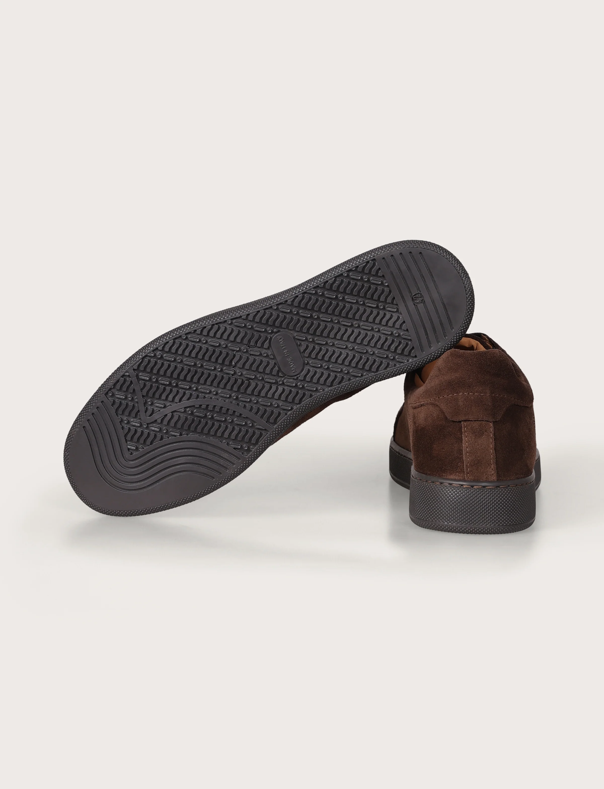 Sneakers in camoscio con suola in gomma - Image 10