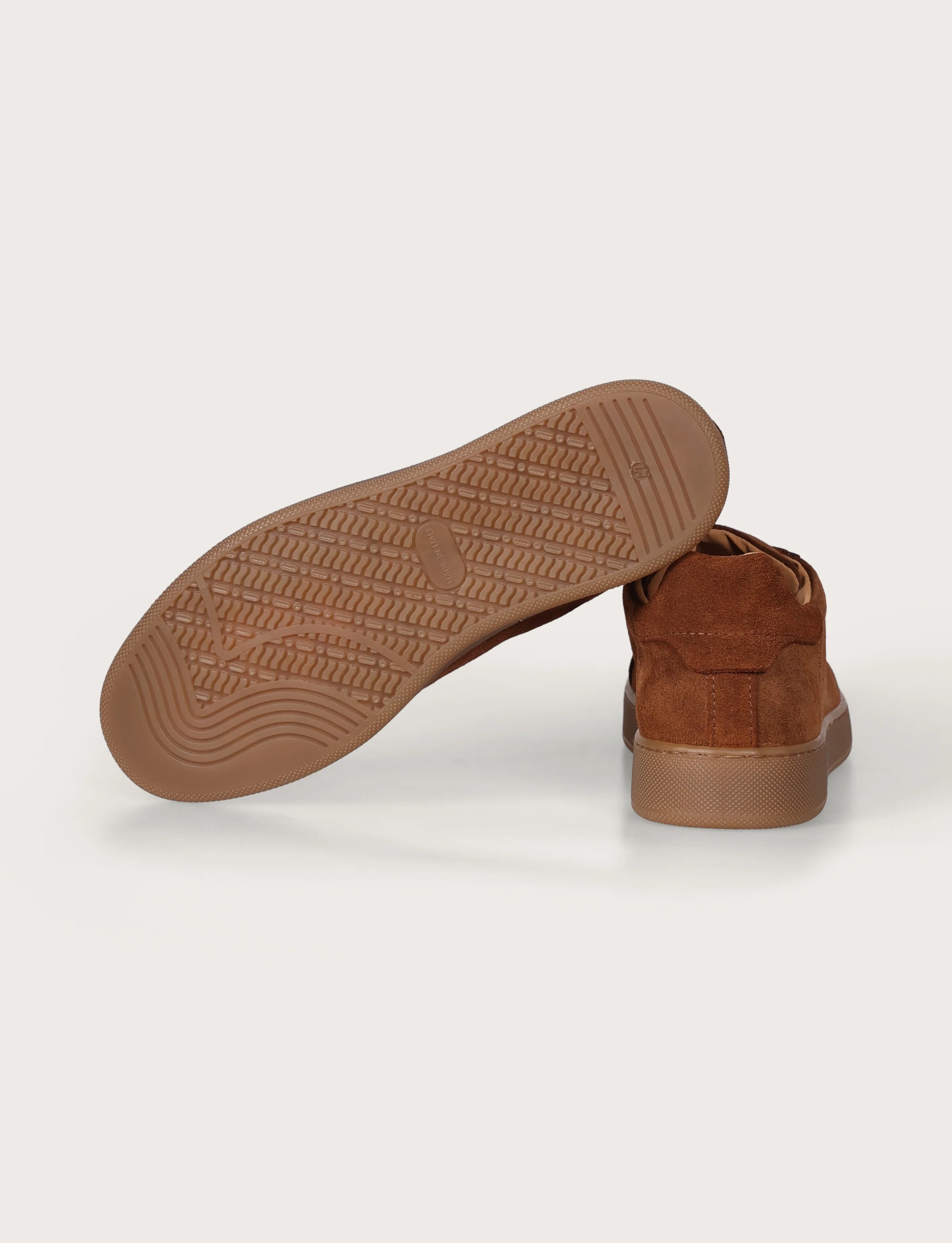 Sneakers in camoscio con suola in gomma - Image 3