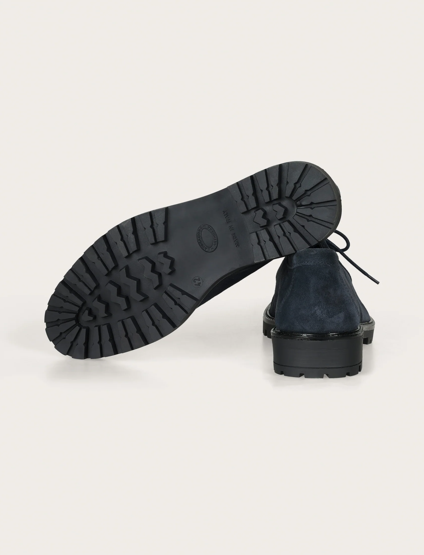 Scarpe stringate in camoscio con suola carrarmato - Image 11