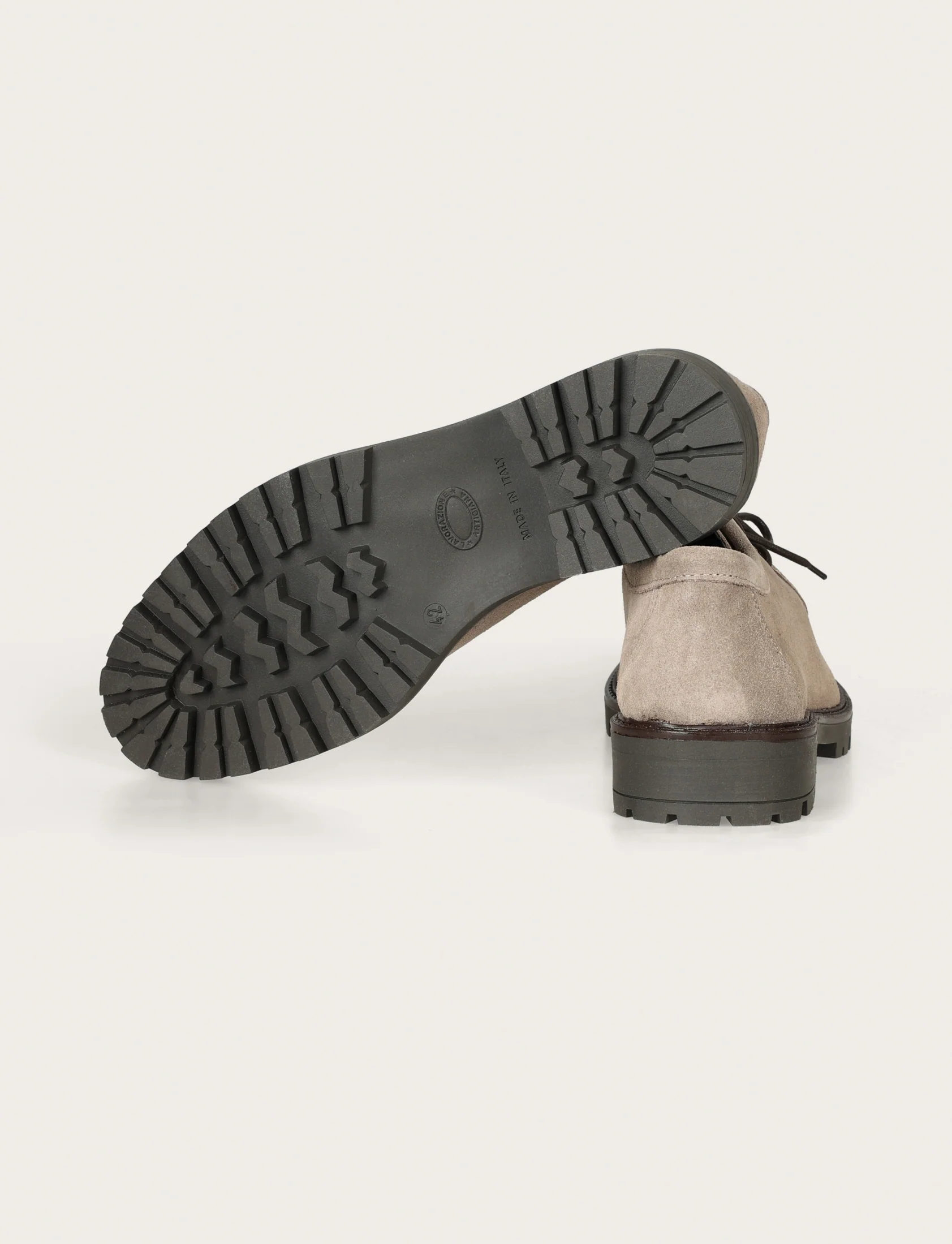 Scarpe stringate in camoscio con suola carrarmato - Image 3