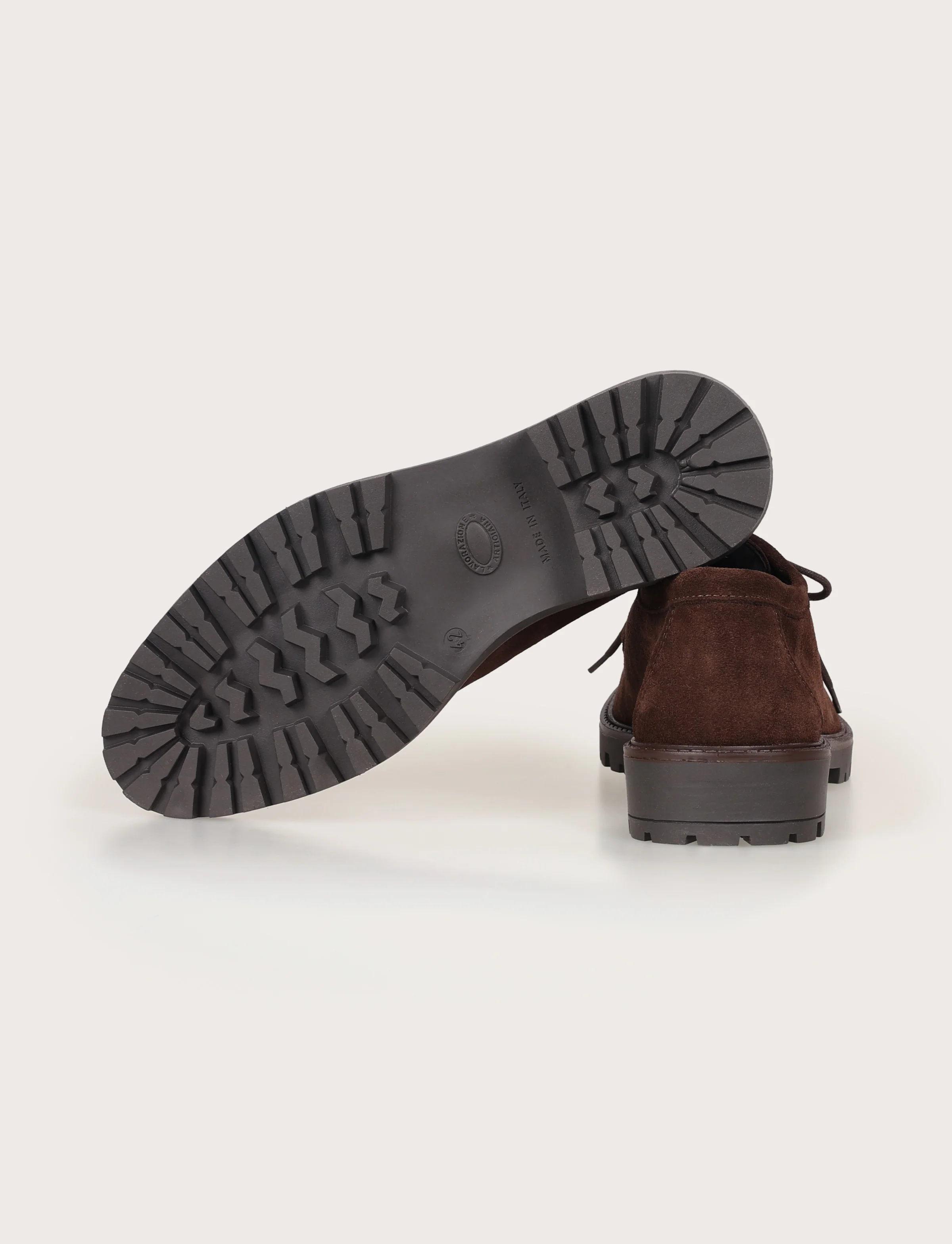 Scarpe stringate in camoscio con suola carrarmato - Image 7