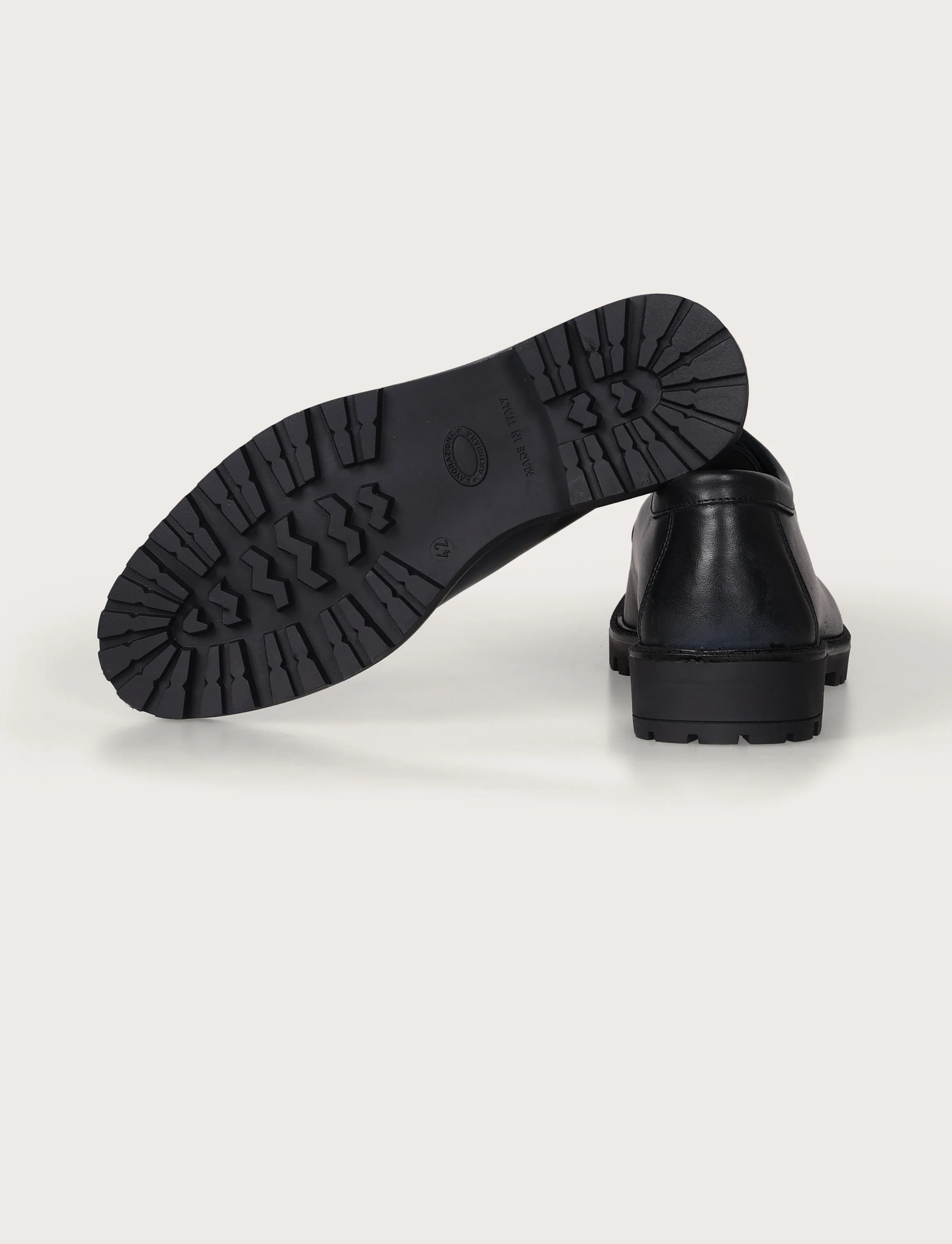 Scarpe stringate in pelle con suola carrarmato - Image 3