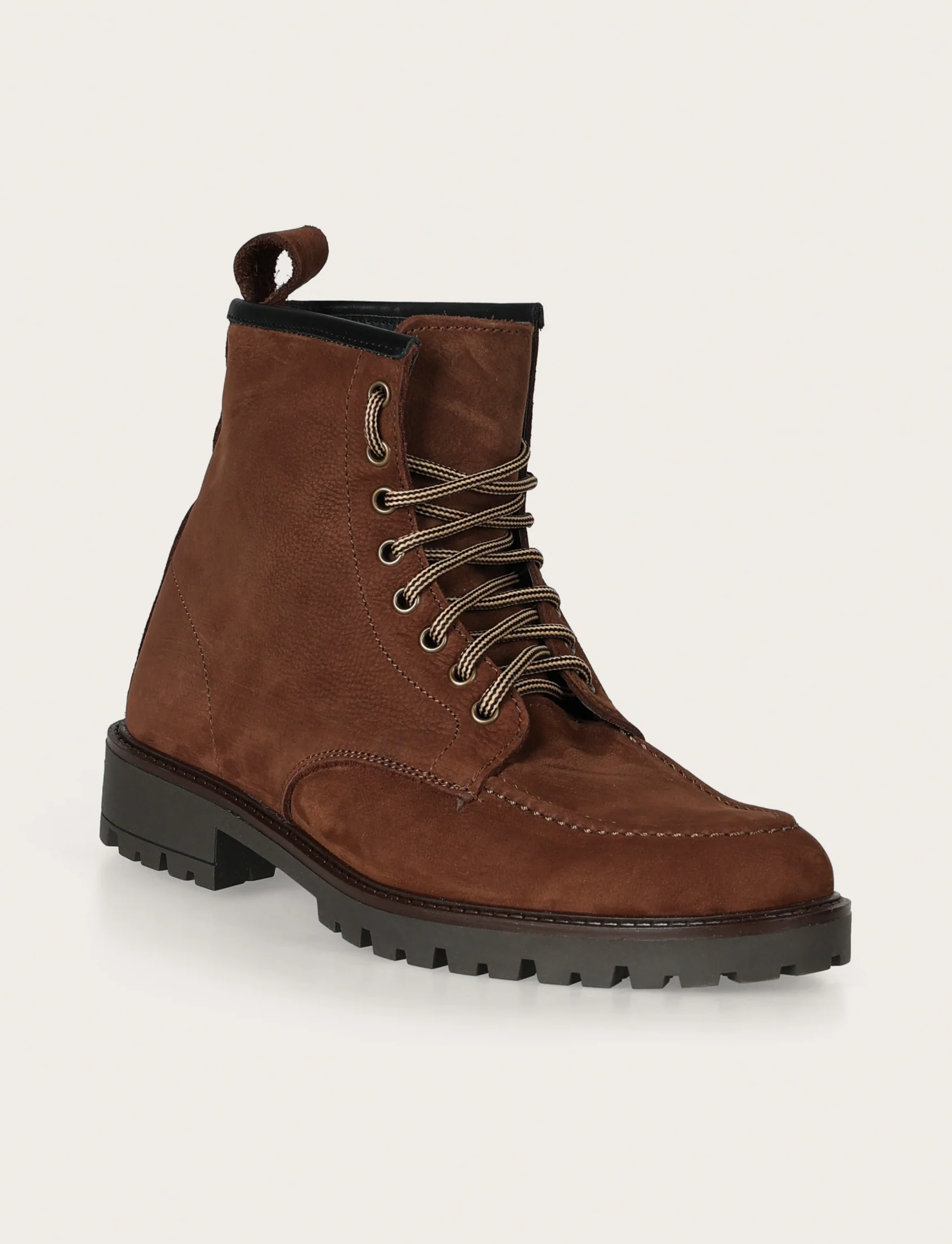 Stivaletto in nabuk con suola carrarmato - Image 12