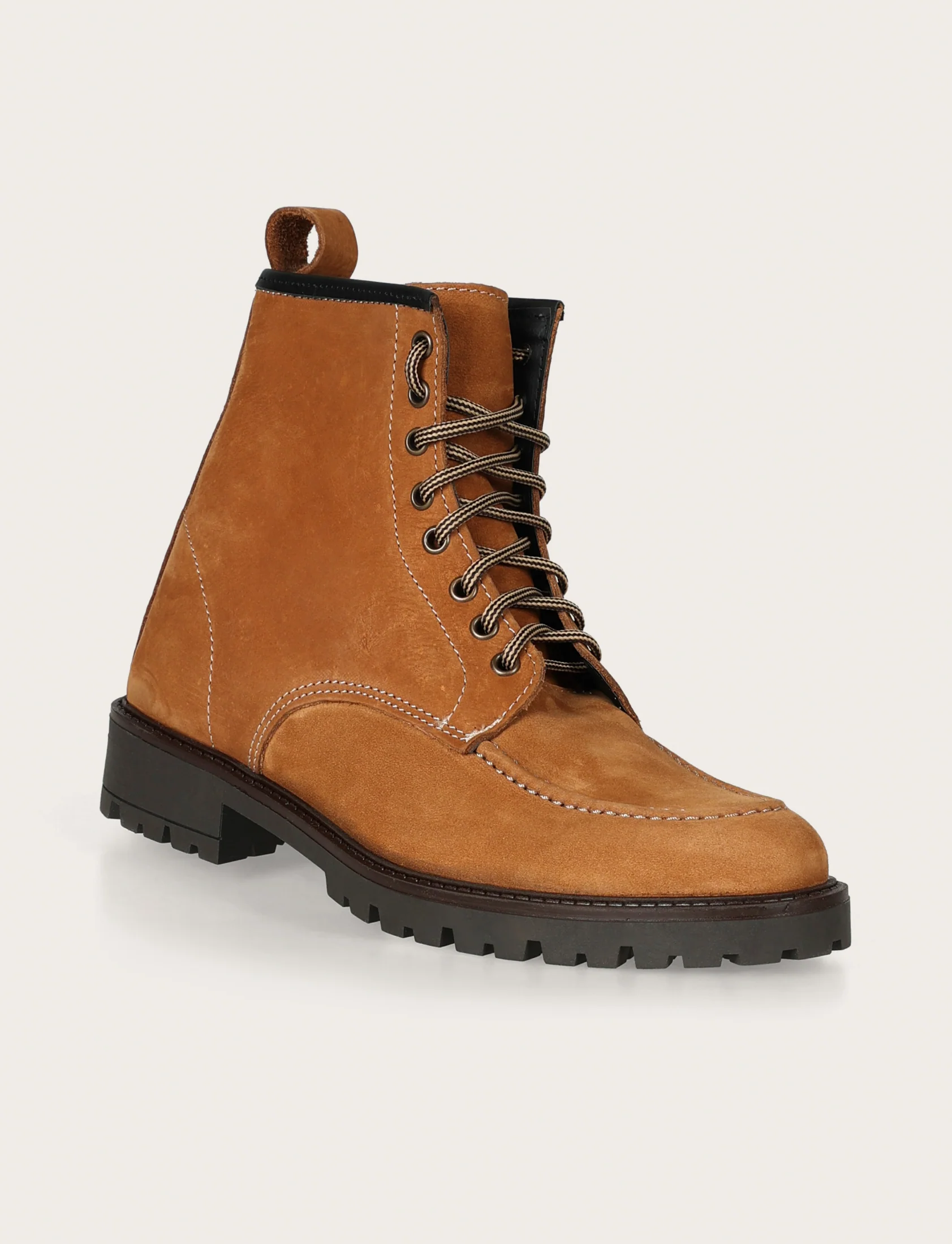 Stivaletto in nabuk con suola carrarmato - Image 16