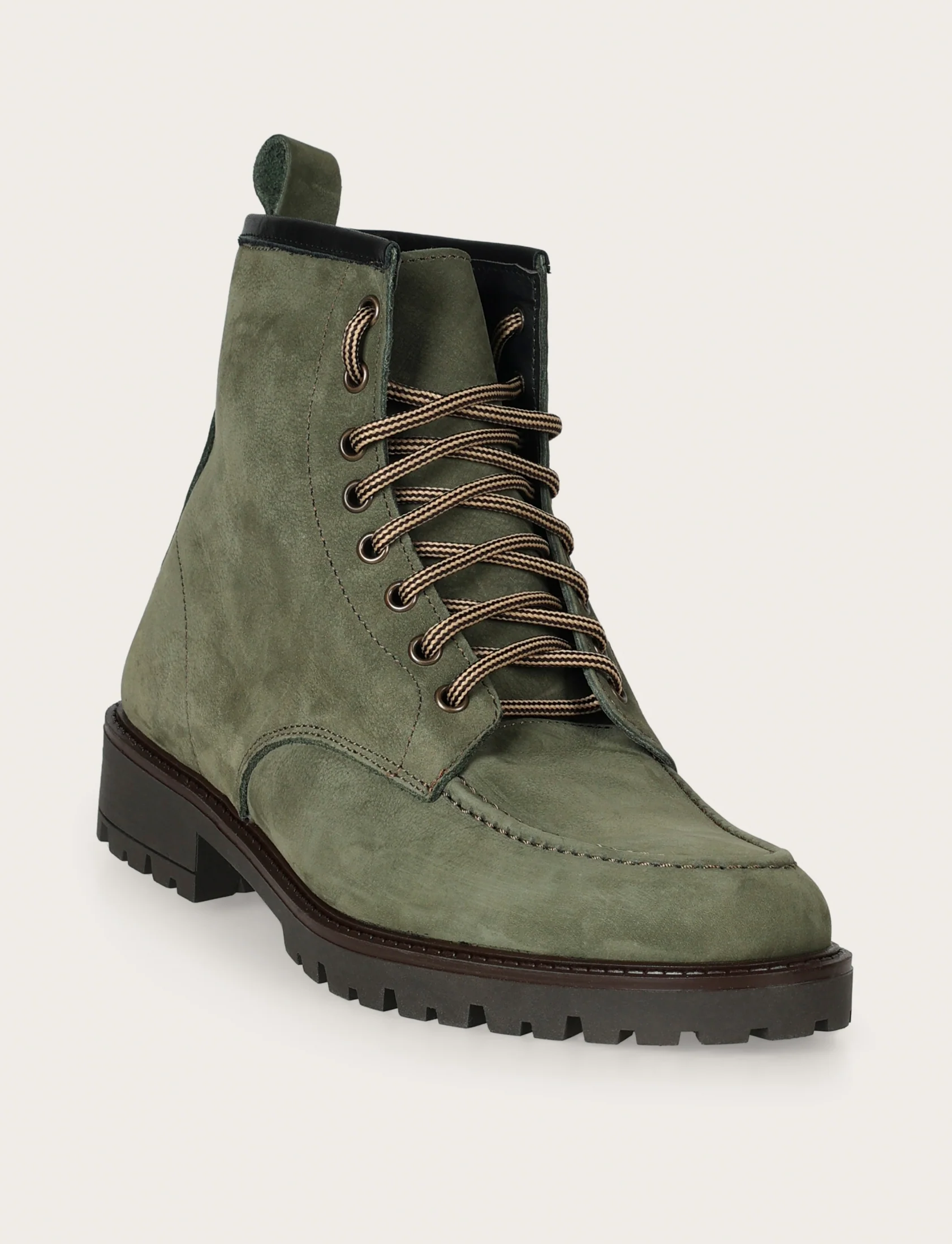 Stivaletto in nabuk con suola carrarmato - Image 20